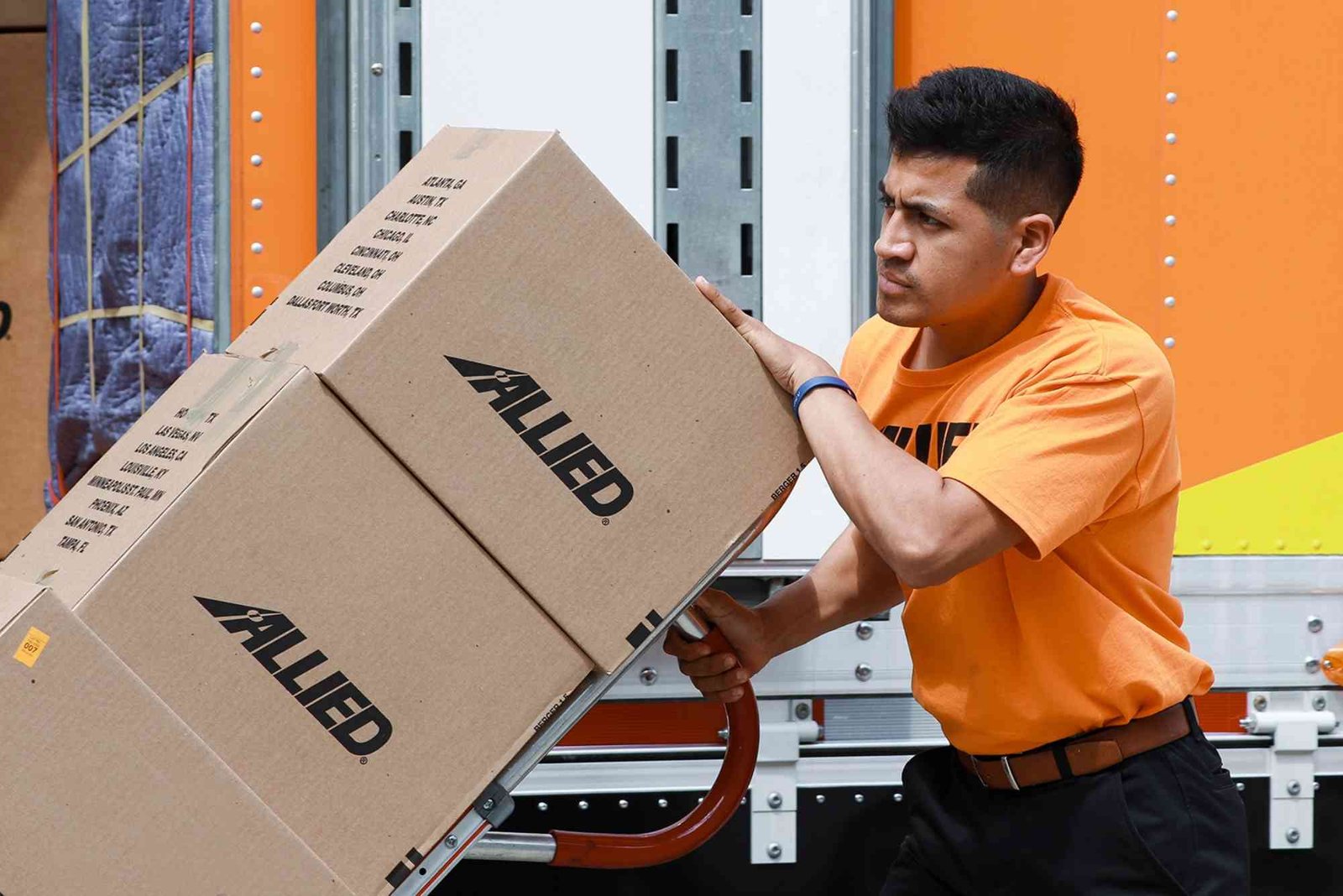 Navigating Your Relocation – Finding the Best Movers and Packers in Dubai